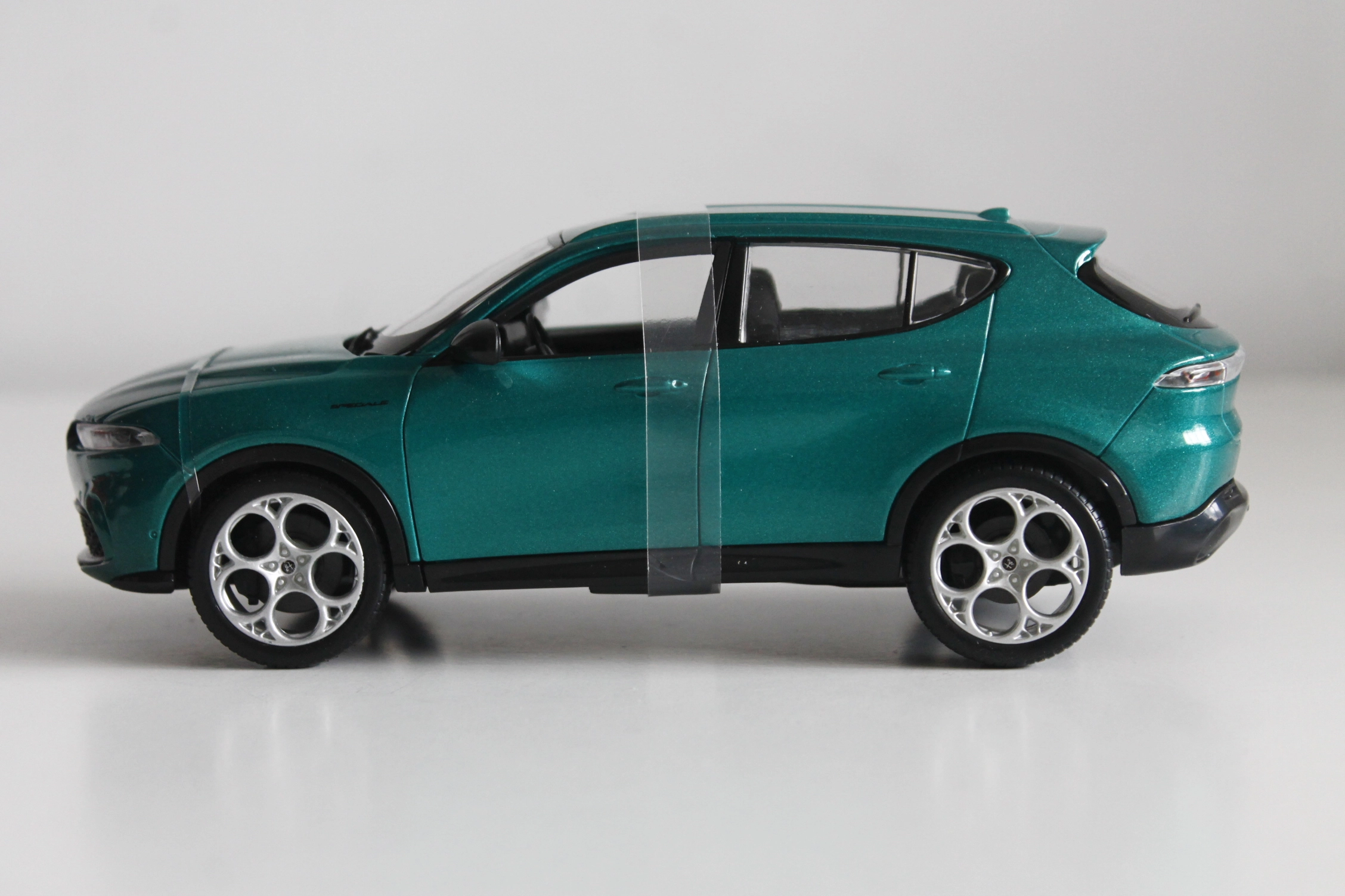 ALFA ROMEO TONALE 1*24 MODEL ARABA YEŞİL 